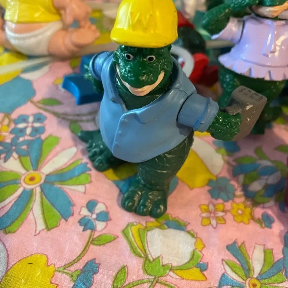 Vintage Lot of 90’s Dinosaur Moveable Toys!